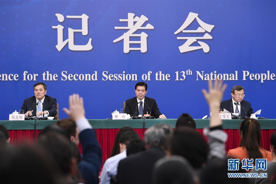 （兩會(huì)&middot;XHDW）（11）商務(wù)部部長鐘山等就&ldquo;促進(jìn)形成強(qiáng)大國內(nèi)市場 推動(dòng)全方位對外開放&rdquo;答記者問