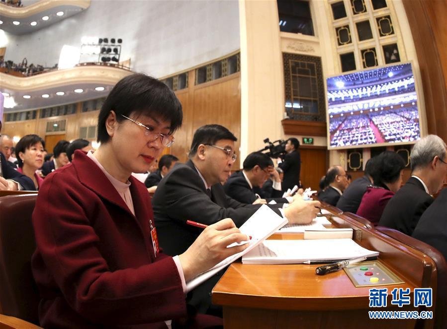 (兩會(huì)·圖片故事)(1)全國人大代表馬恒燕:讓城鄉(xiāng)學(xué)生共享“互聯(lián)網(wǎng)+教育”優(yōu)質(zhì)資源