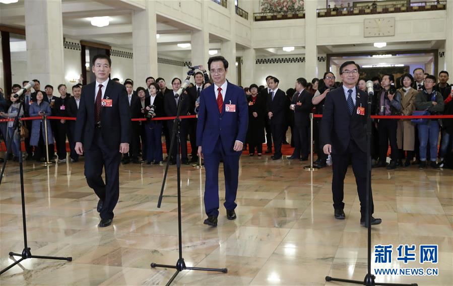 （兩會(huì)&middot;面對(duì)面&middot;XHDW）（9）全國(guó)政協(xié)委員接受采訪