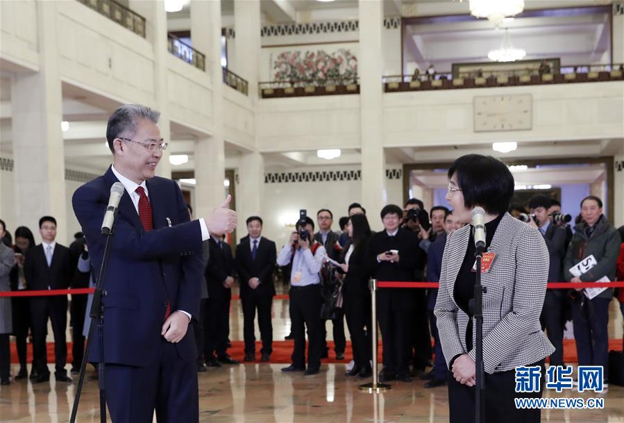 （兩會(huì)&middot;面對面&middot;XHDW）（13）全國政協(xié)委員接受采訪