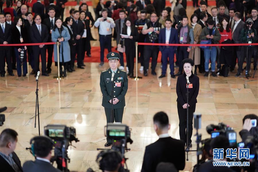 （兩會&middot;面對面&middot;XHDW）（16）全國政協(xié)委員接受采訪