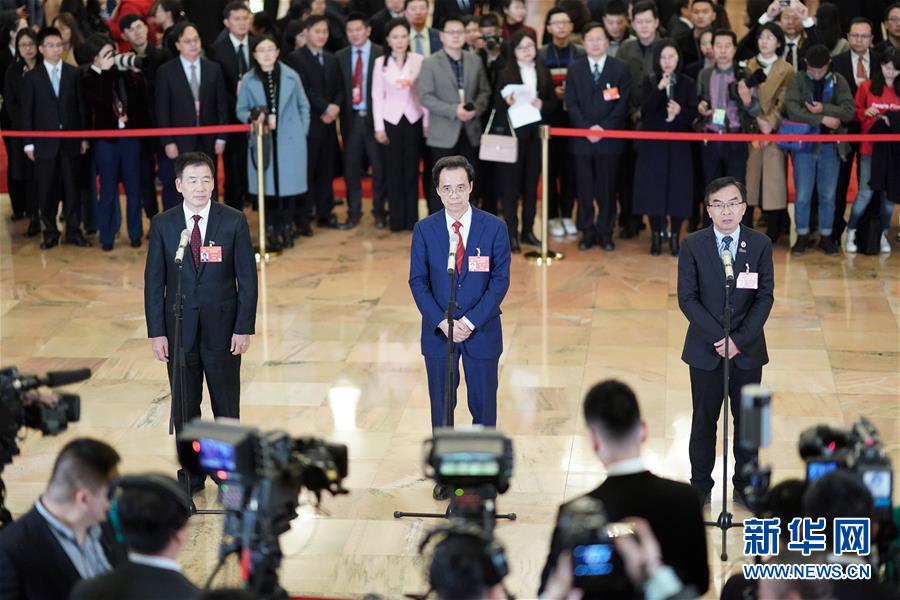 （兩會&middot;面對面&middot;XHDW）（17）全國政協(xié)委員接受采訪