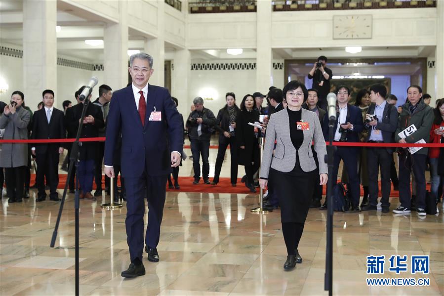 （兩會&middot;面對面&middot;XHDW）（20）全國政協委員接受采訪