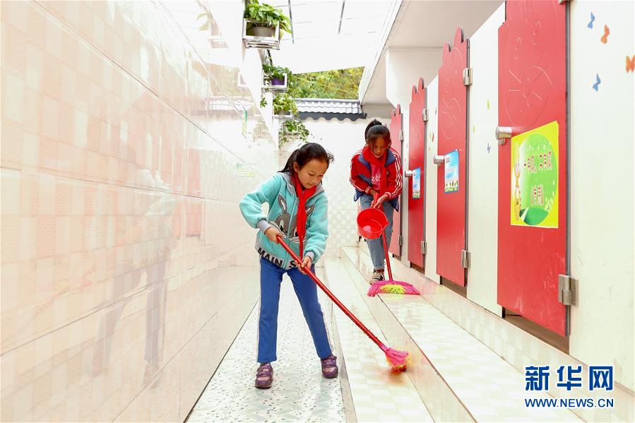 （新華全媒頭條&middot;圖文互動(dòng)）（7）上下同心再出發(fā)&mdash;&mdash;習(xí)近平總書(shū)記同出席2019年全國(guó)兩會(huì)人大代表、政協(xié)委員共商國(guó)是紀(jì)實(shí)