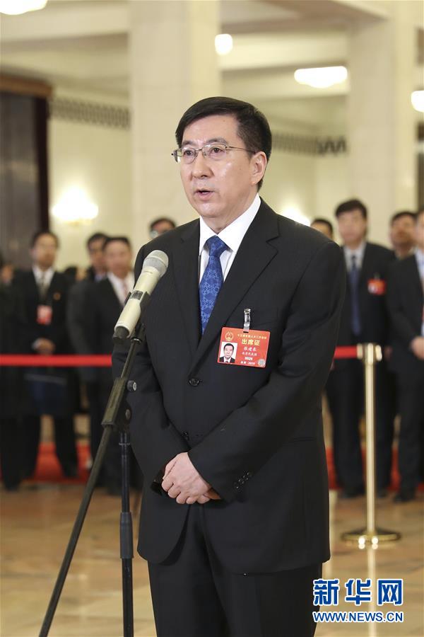 （兩會&middot;面對面&middot;XHDW）（11）全國人大代表接受采訪