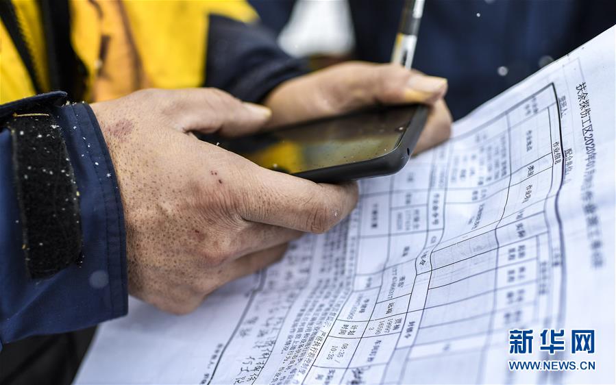 （新春走基層）（15）嚴寒下的&ldquo;鐵路醫(yī)生&rdquo;：風雪中守護回家路