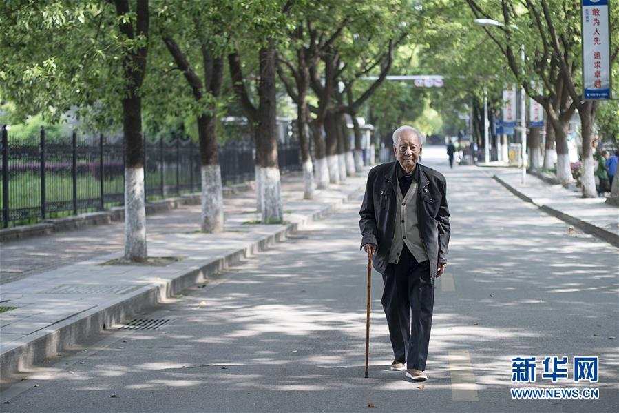 （今日關(guān)注&middot;科技獎(jiǎng)勵(lì)大會(huì)&middot;圖文互動(dòng)）（4）此生屬于祖國(guó)，此生無(wú)怨無(wú)悔&mdash;&mdash;隱身30年的中國(guó)核潛艇先驅(qū)黃旭華