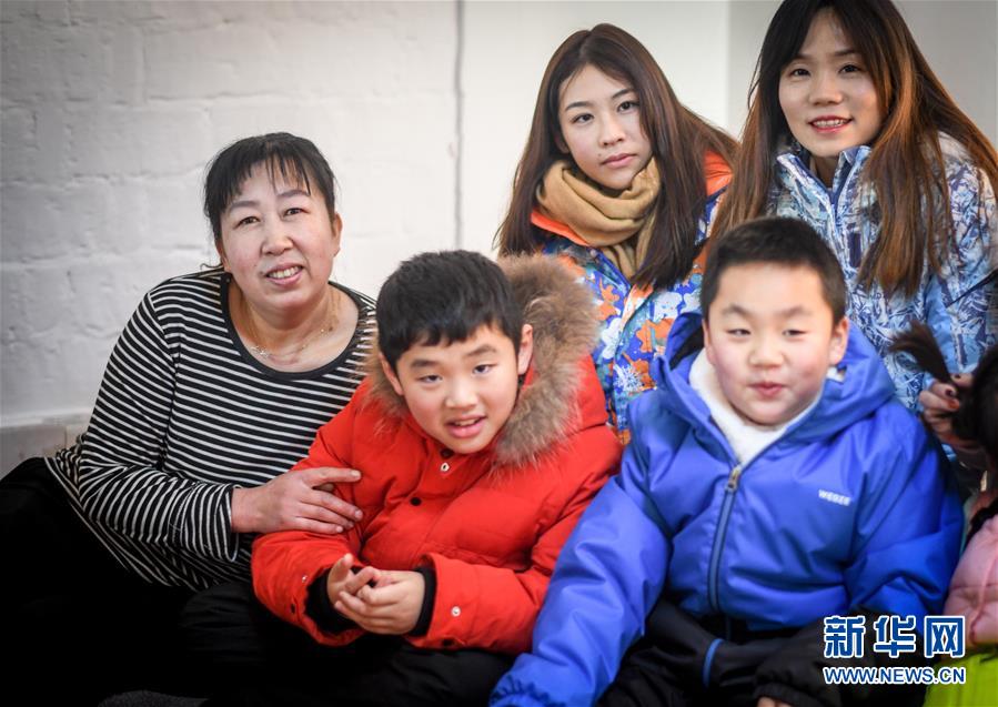 (新春走基層·圖文互動)(3)最冷的日子 最暖的團聚——寒極小年里的暖心故事