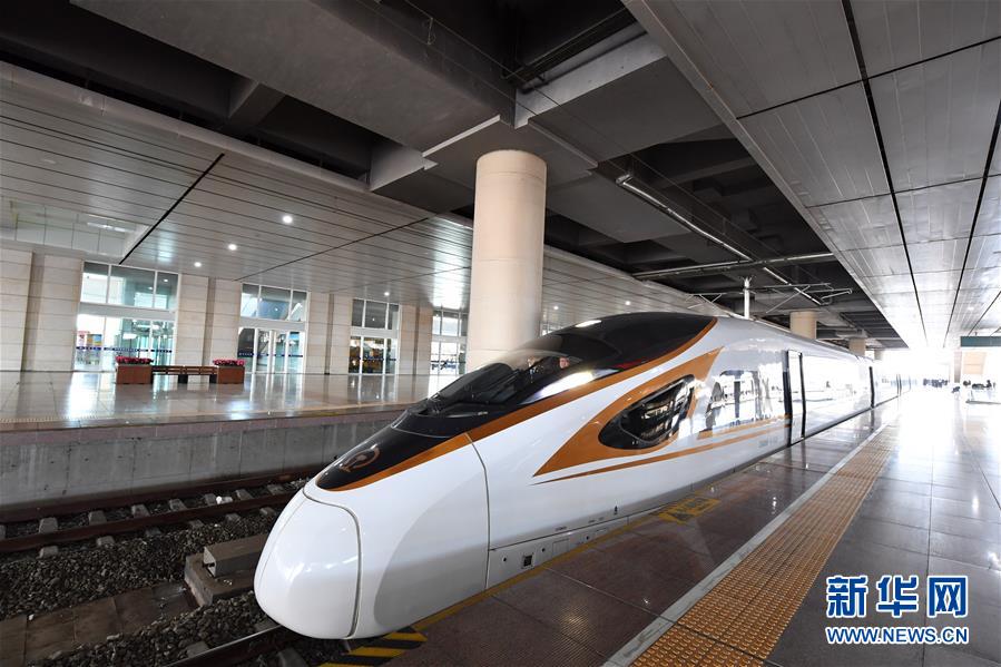 (新華全媒頭條·圖文互動(dòng))(3)草原高鐵乘風(fēng)來 北疆唱響新“贊歌”
