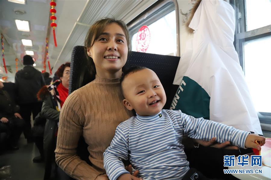 （新春走基層&middot;圖文互動）（3）小康路上，與&ldquo;小慢車&rdquo;同行&mdash;&mdash;長白山區(qū)綠皮火車二三事