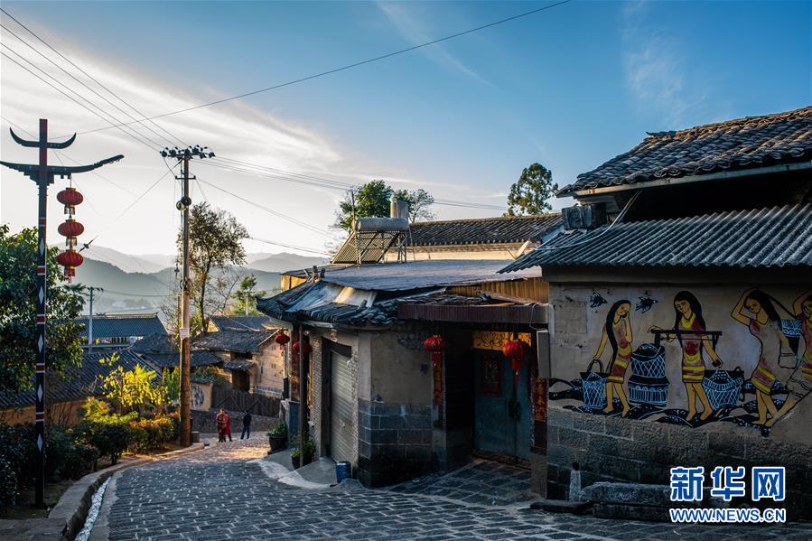 (圖文互動)(1)跨越發(fā)展起宏圖 信心滿懷著華章——習近平總書記考察云南回訪記