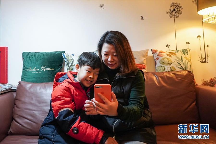 （聚焦疫情防控&middot;圖文互動(dòng)）（1）無法握手，但始終并肩