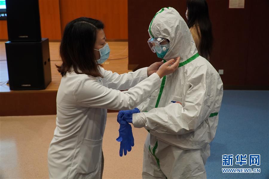 （聚焦疫情防控&middot;圖文互動(dòng)）（3）無法握手，但始終并肩