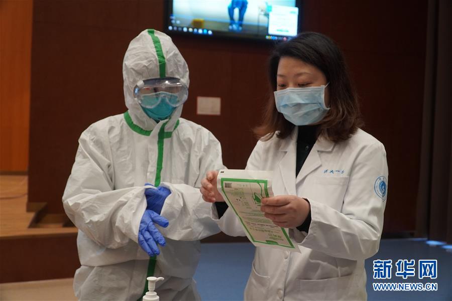 （聚焦疫情防控&middot;圖文互動(dòng)）（4）無法握手，但始終并肩