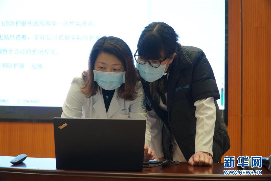 （聚焦疫情防控&middot;圖文互動(dòng)）（5）無法握手，但始終并肩