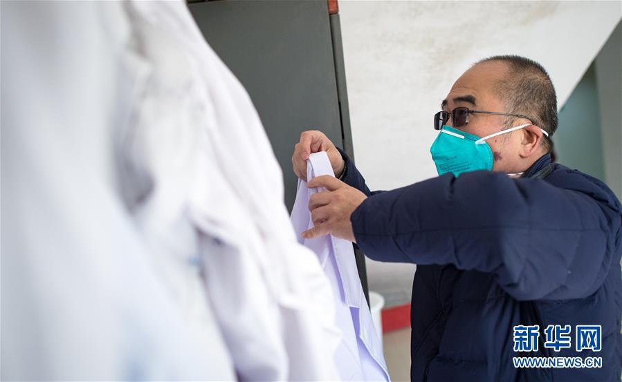 (新華全媒頭條·聚焦疫情防控·圖文互動)(9)拼漸凍生命 與疫魔競速——記疫情“風(fēng)暴眼”中武漢金銀潭醫(yī)院院長張定宇