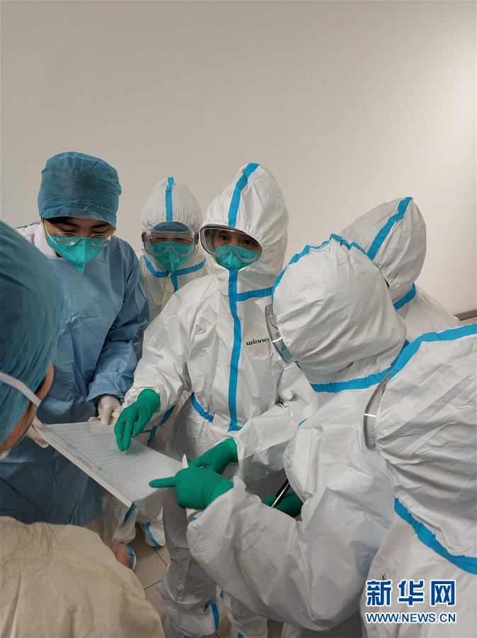（新華全媒頭條&middot;圖文互動）（4）戰(zhàn)紅區(qū)！&mdash;&mdash;發(fā)生在武漢抗疫隔離病房內(nèi)的故事