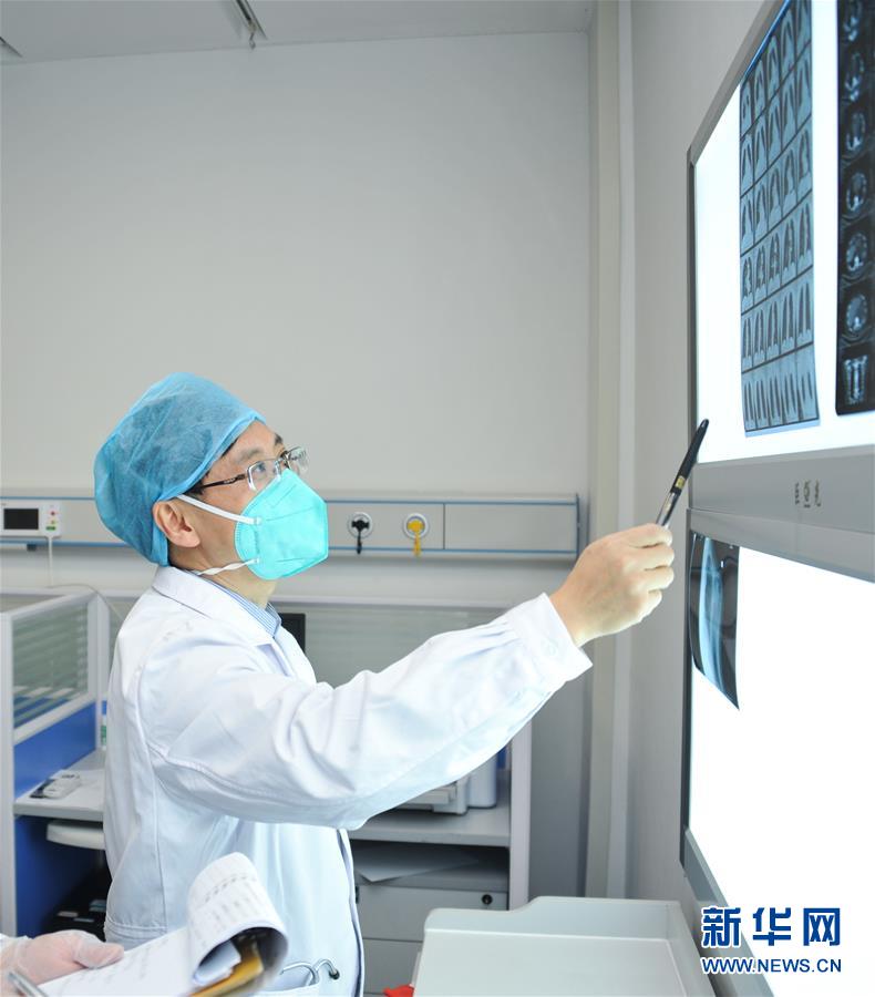 （新華全媒頭條&middot;圖文互動）（6）戰(zhàn)紅區(qū)！&mdash;&mdash;發(fā)生在武漢抗疫隔離病房內(nèi)的故事