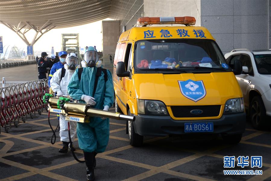 (聚焦疫情防控)(3)藍(lán)天志愿者的消毒戰(zhàn)“疫”