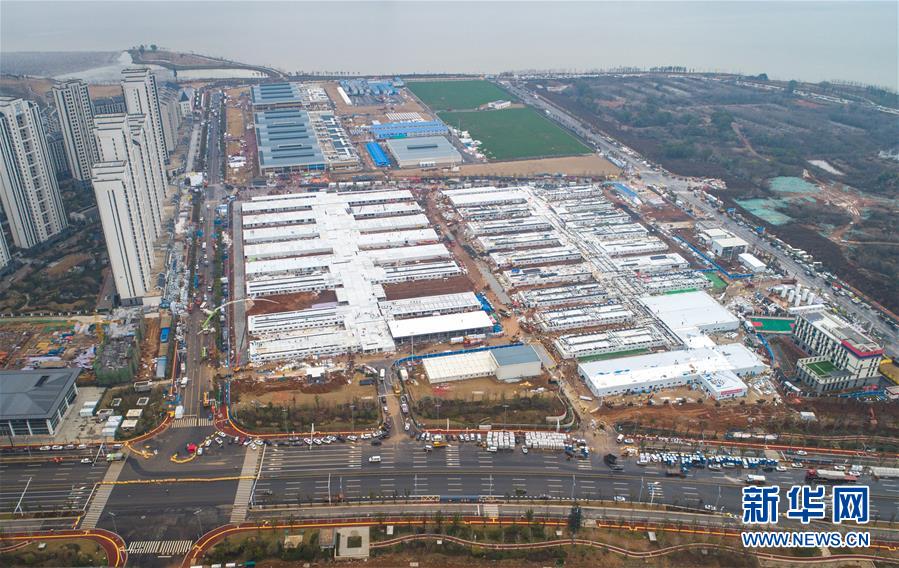 (新華全媒頭條·圖文互動(dòng)) (4)做好疫情防護(hù) 統(tǒng)籌抓好改革發(fā)展穩(wěn)定各項(xiàng)工作——堅(jiān)決打贏疫情防控阻擊戰(zhàn)系列述評(píng)之四