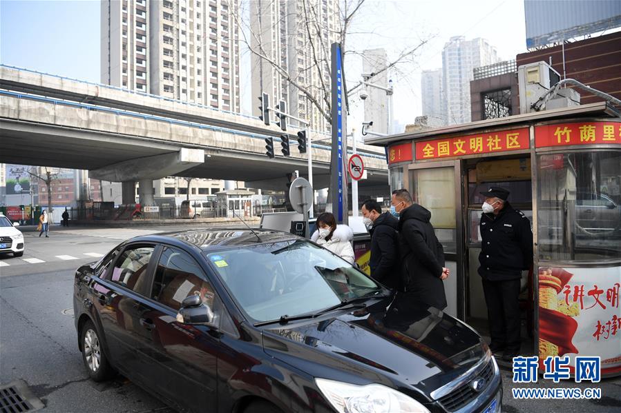 （在習(xí)近平新時(shí)代中國(guó)特色社會(huì)主義思想指引下&mdash;&mdash;新時(shí)代新作為新篇章&middot;習(xí)近平總書(shū)記關(guān)切事&middot;圖文互動(dòng)）（2）當(dāng)億萬(wàn)只手緊握在一起&hellip;&hellip;&mdash;&mdash;戰(zhàn)&ldquo;疫&rdquo;一線感受中國(guó)力量