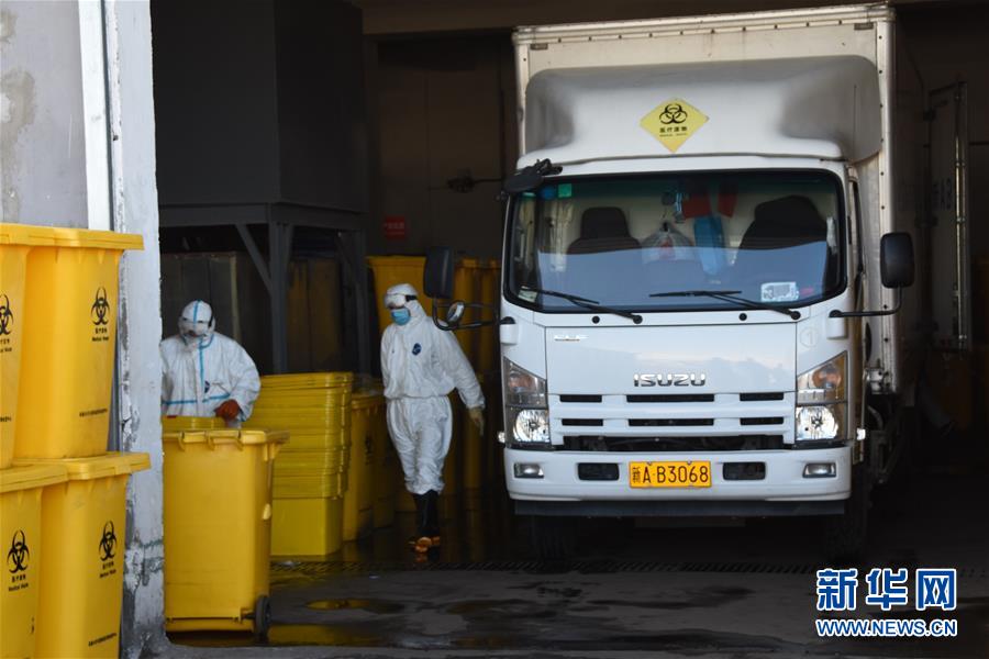 （聚焦疫情防控&middot;圖文互動）（1）另類&ldquo;白衣戰(zhàn)士&rdquo;：堅(jiān)守醫(yī)療廢物處置第一線