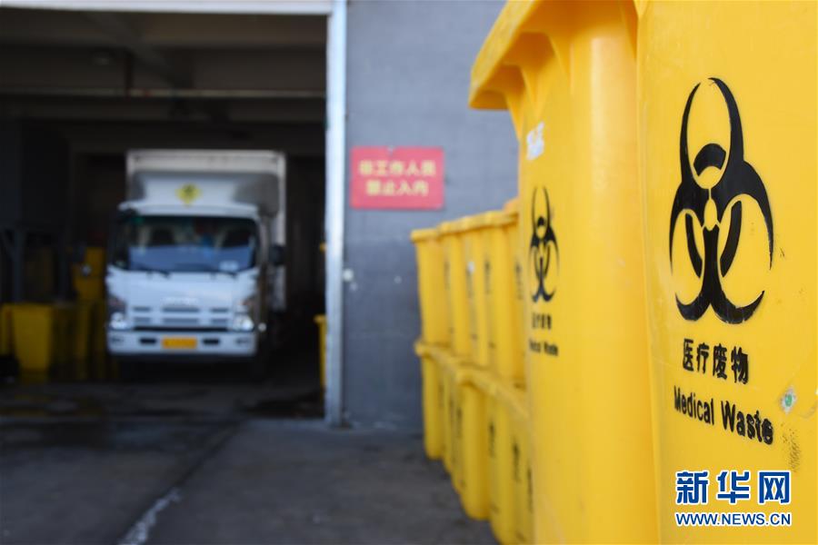 （聚焦疫情防控&middot;圖文互動）（5）另類&ldquo;白衣戰(zhàn)士&rdquo;：堅(jiān)守醫(yī)療廢物處置第一線