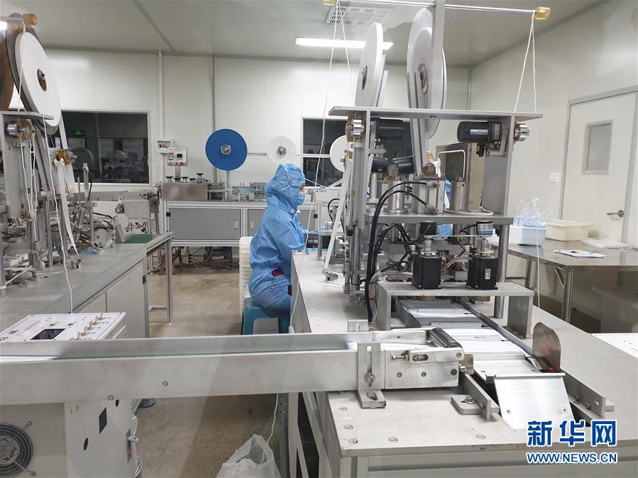 (來(lái)自經(jīng)濟(jì)前沿的故事·企業(yè)復(fù)工復(fù)產(chǎn)·圖文互動(dòng))(3)堅(jiān)守生產(chǎn)線就是保護(hù)“生命線”——廣西部分企業(yè)復(fù)工生產(chǎn)見(jiàn)聞