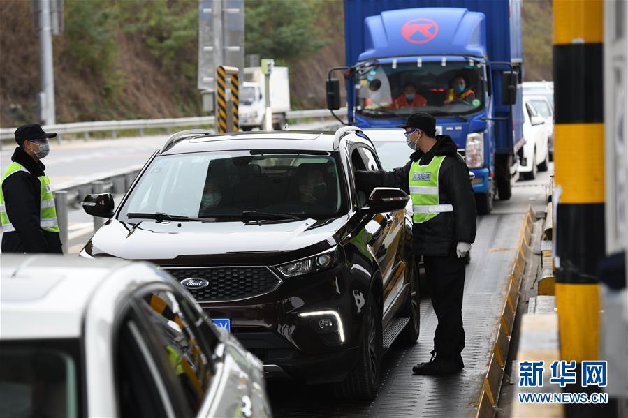 (聚焦疫情防控·圖文互動)(1)嚴守三大關(guān)口 蓄力復(fù)工復(fù)產(chǎn)——最大移民城市深圳的抗“疫”突圍戰(zhàn)