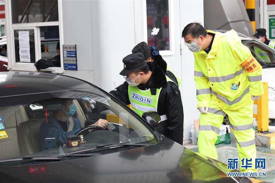 (聚焦疫情防控·圖文互動)(3)嚴守三大關(guān)口 蓄力復(fù)工復(fù)產(chǎn)——最大移民城市深圳的抗“疫”突圍戰(zhàn)