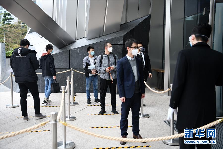 (聚焦疫情防控·圖文互動)(7)嚴守三大關(guān)口 蓄力復(fù)工復(fù)產(chǎn)——最大移民城市深圳的抗“疫”突圍戰(zhàn)