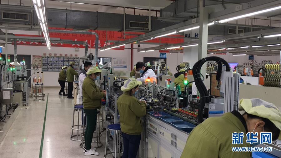 （來自經(jīng)濟(jì)前沿的故事&middot;企業(yè)復(fù)工復(fù)產(chǎn)&middot;圖文互動(dòng)）（3）看1500多名工人是如何復(fù)工的？&mdash;&mdash;湖南郴州一家企業(yè)復(fù)工目擊記 