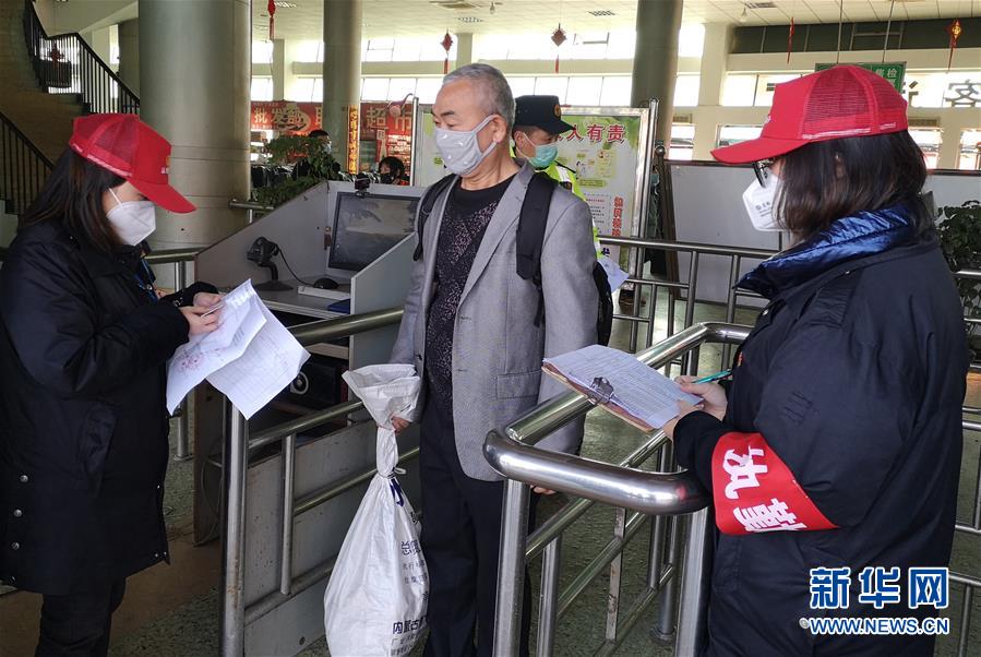 （做好六穩(wěn)工作 應(yīng)對(duì)復(fù)雜局面&middot;圖文互動(dòng)）（3）四川：&ldquo;點(diǎn)對(duì)點(diǎn)、一站式&rdquo;送農(nóng)民工安全返崗