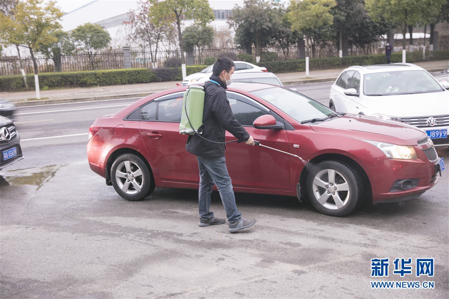 （來自經(jīng)濟(jì)前沿的故事&middot;企業(yè)復(fù)工復(fù)產(chǎn)&middot;圖文互動(dòng)）（5）&ldquo;開門紅包&rdquo;變&ldquo;消毒迎門&rdquo;&mdash;&mdash;長沙高新區(qū)一家企業(yè)復(fù)工的&ldquo;拼勁&rdquo;