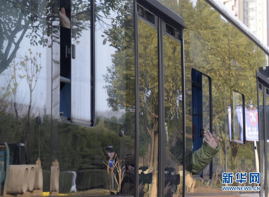 （聚焦疫情防控&middot;圖文互動）（1）火神山醫(yī)院首批7名新冠肺炎確診患者出院