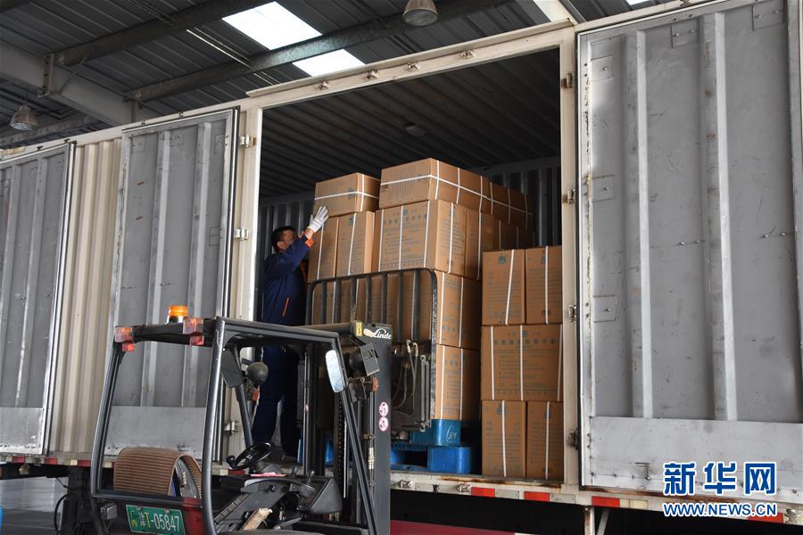 （圖文互動(dòng)）（1）爭(zhēng)分奪秒，為了那千公里之外的馳援&mdash;&mdash;急需防疫物資天津復(fù)工復(fù)產(chǎn)一線見(jiàn)聞