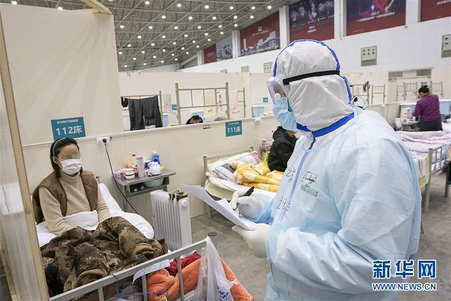 (新華全媒頭條·圖文互動)(4)火線上的中流砥柱——獻(xiàn)給奮戰(zhàn)在抗疫一線的醫(yī)務(wù)工作者