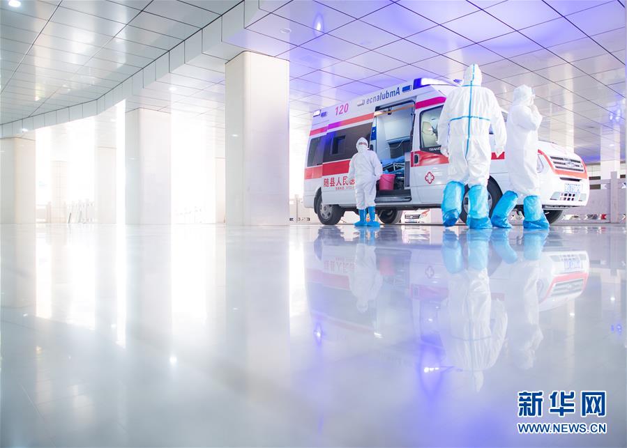 (新華全媒頭條·圖文互動)(5)火線上的中流砥柱——獻(xiàn)給奮戰(zhàn)在抗疫一線的醫(yī)務(wù)工作者