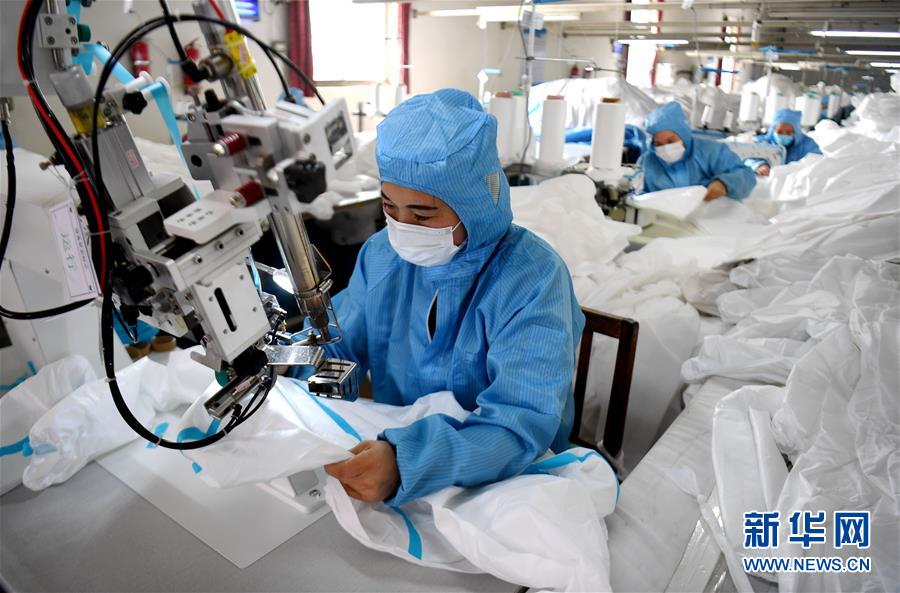 （聚焦疫情防控&middot;圖文互動）（1）我們能多產(chǎn)一件，前方就少一份風(fēng)險&mdash;&mdash;醫(yī)用防護服&ldquo;河北制造&rdquo;緊急&ldquo;起飛&rdquo;記