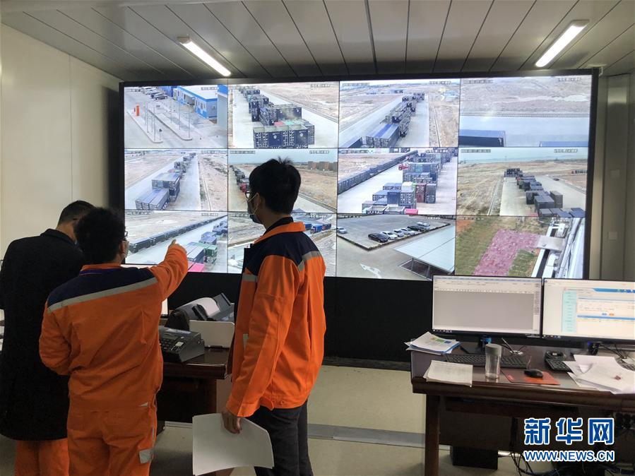 （圖文互動）（2）抓好防疫保暢，還管司機(jī)吃飯&mdash;&mdash;廣西欽州保稅港區(qū)服務(wù)企業(yè)復(fù)工見聞