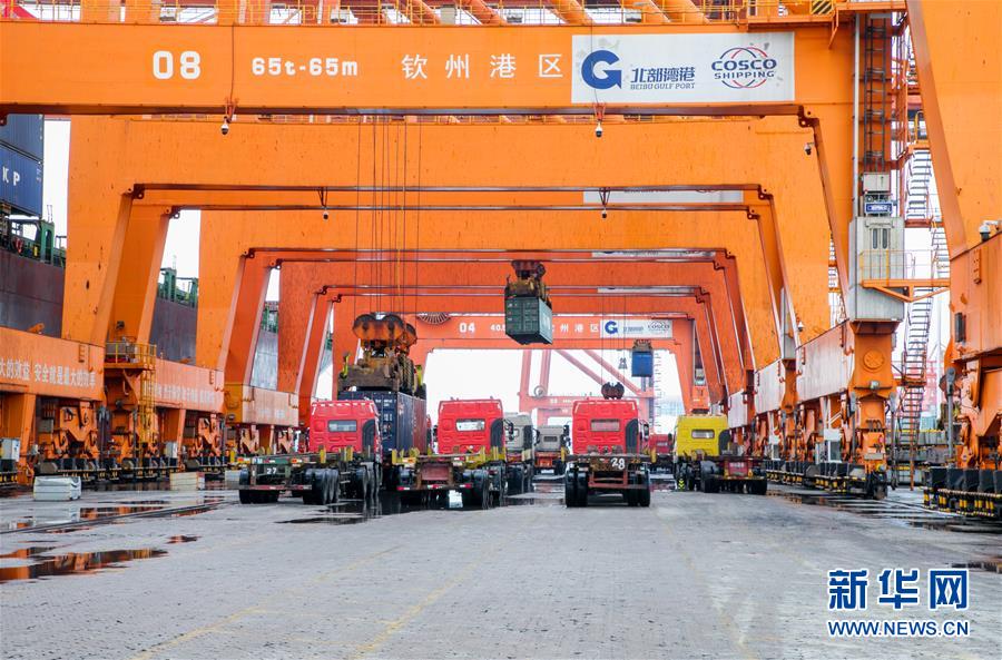 （圖文互動）（4）抓好防疫保暢，還管司機(jī)吃飯&mdash;&mdash;廣西欽州保稅港區(qū)服務(wù)企業(yè)復(fù)工見聞