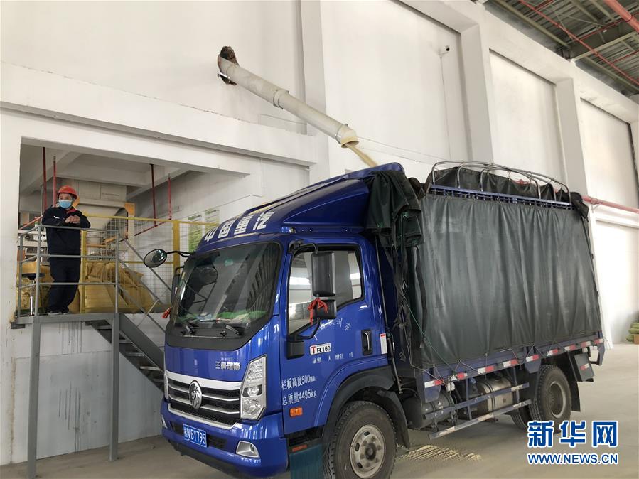 （圖文互動）（5）抓好防疫保暢，還管司機(jī)吃飯&mdash;&mdash;廣西欽州保稅港區(qū)服務(wù)企業(yè)復(fù)工見聞