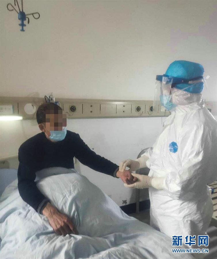 (聚焦疫情防控·圖文互動)(2)參與救治新冠肺炎確診病例超八成——中醫(yī)藥在抗擊疫情中貢獻力量