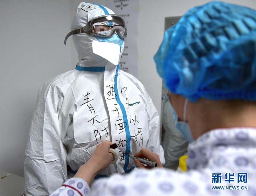 （新華全媒頭條&middot;圖文互動(dòng)）（2）&ldquo;與國(guó)家同舟，與人民共濟(jì)&rdquo;&mdash;&mdash;新冠肺炎重癥救治同濟(jì)醫(yī)院戰(zhàn)&ldquo;疫&rdquo;直擊