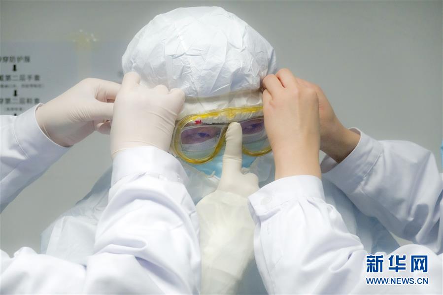 （新華全媒頭條&middot;圖文互動(dòng)）（3）&ldquo;與國(guó)家同舟，與人民共濟(jì)&rdquo;&mdash;&mdash;新冠肺炎重癥救治同濟(jì)醫(yī)院戰(zhàn)&ldquo;疫&rdquo;直擊