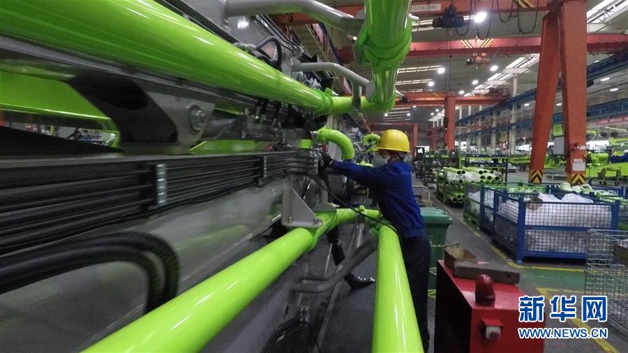 （圖文互動(dòng)）（1）吃粉擼串，商圈&ldquo;打卡&rdquo;，動(dòng)車出廠&mdash;&mdash;湖南&ldquo;標(biāo)簽&rdquo;復(fù)蘇記