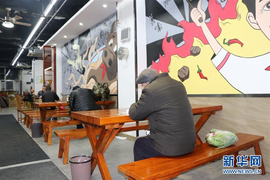 （圖文互動(dòng)）（5）吃粉擼串，商圈&ldquo;打卡&rdquo;，動(dòng)車出廠&mdash;&mdash;湖南&ldquo;標(biāo)簽&rdquo;復(fù)蘇記