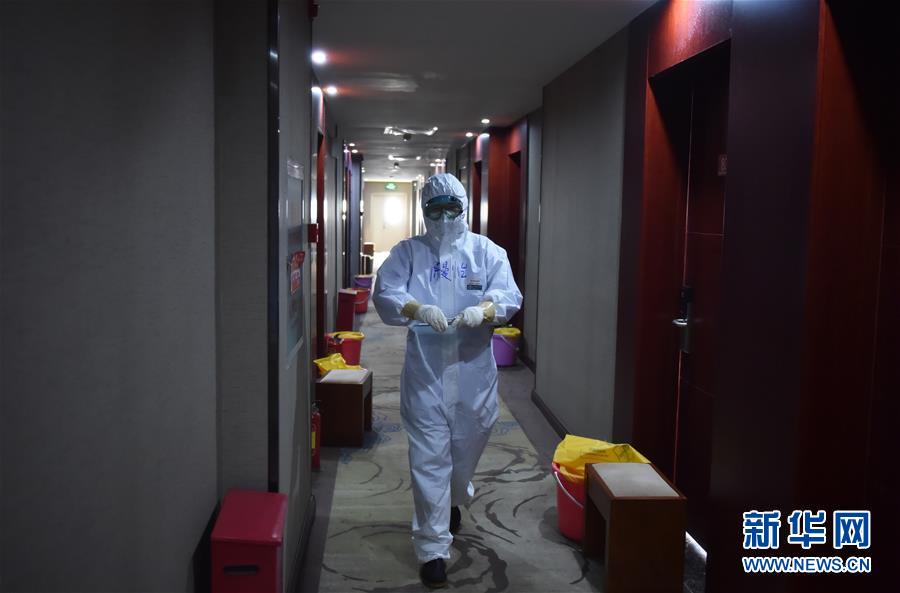 (聚焦疫情防控·圖文互動)(4)“感恩每一位‘不曾謀面’的醫(yī)護(hù)人員”——探訪返京人員醫(yī)學(xué)集中隔離觀察點(diǎn)