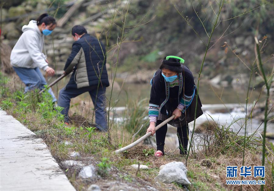 （社會(huì)）（1）苗山脫貧影像志&mdash;&mdash;春天里，她們種下新希望