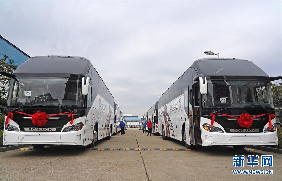 (新華全媒頭條·圖文互動)(7)磨難壓不垮 奮起正當(dāng)時——習(xí)近平總書記在統(tǒng)籌推進(jìn)新冠肺炎疫情防控和經(jīng)濟(jì)社會發(fā)展工作部署會議上的重要講話振奮人心凝聚力量